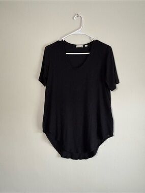 Tasc Performance Longline Women's Black V-Neck Short Sleeve Top